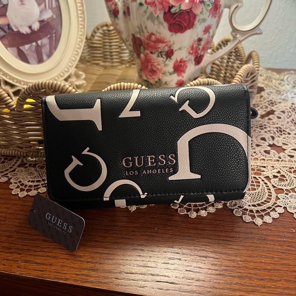 Guess Keston Black White Logo Print Slim Trifold Wallet Clutch Bag.